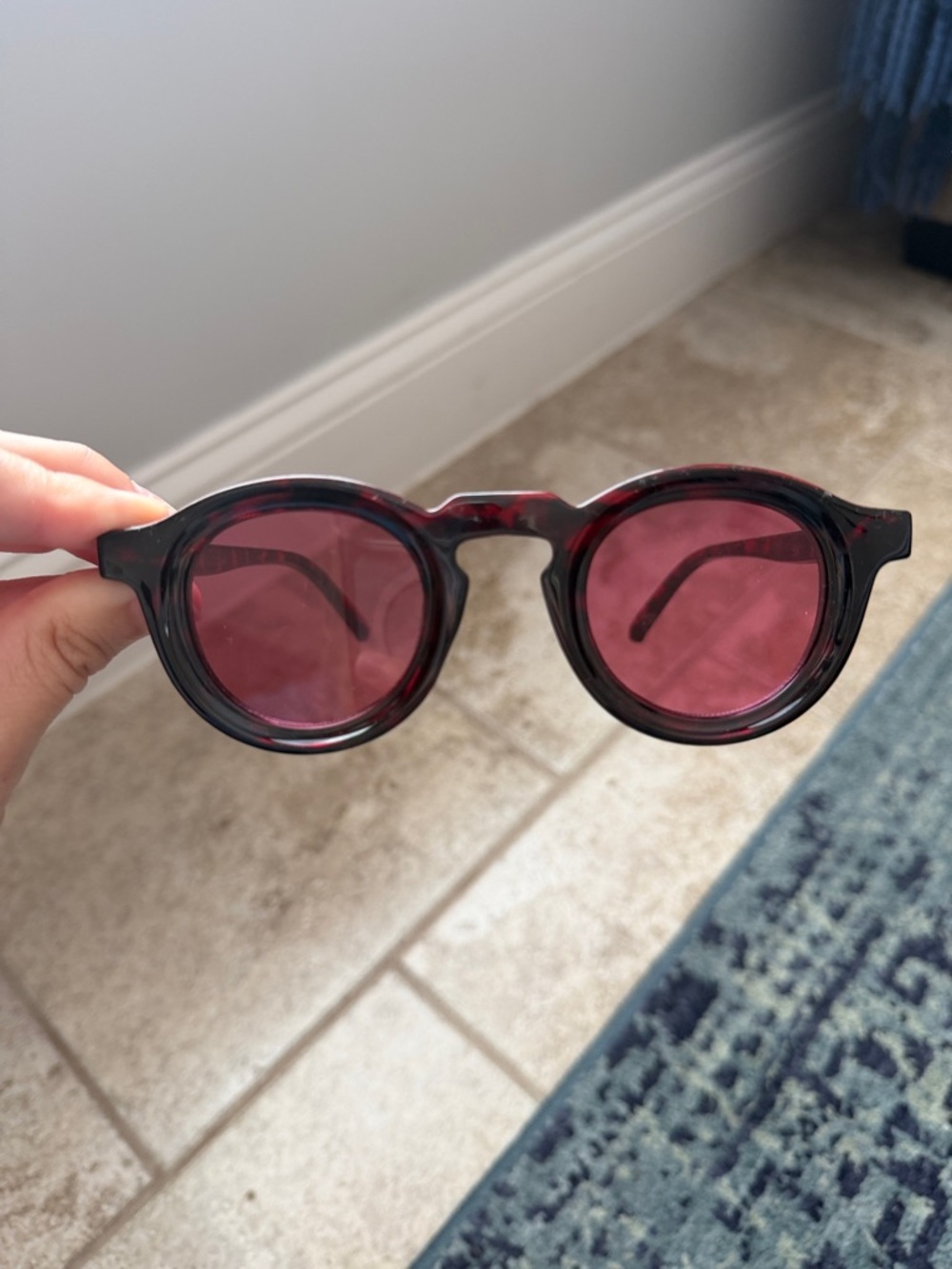 Round Tortoiseshell Sunglasses with Rose Lenses
